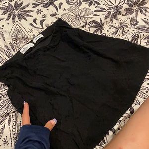 HOLLISTER ULTRA HIGH-RISE BLACK SKIRT💙